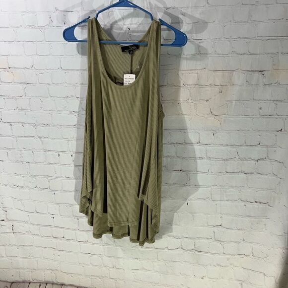 Suzanne Betro Tank New  - Picture 1 of 6